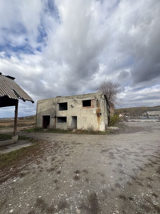 Pretabil Afacere Jumatate de Hectar cu 4 constructii