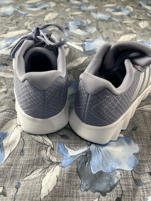 Adidas Нови маратонки с етикетите