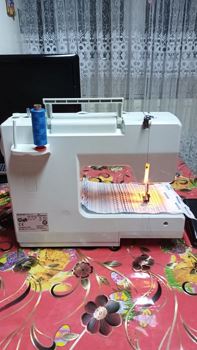 Masina de cusut SILVER CRESTcu butoniera automata si multiple operatii