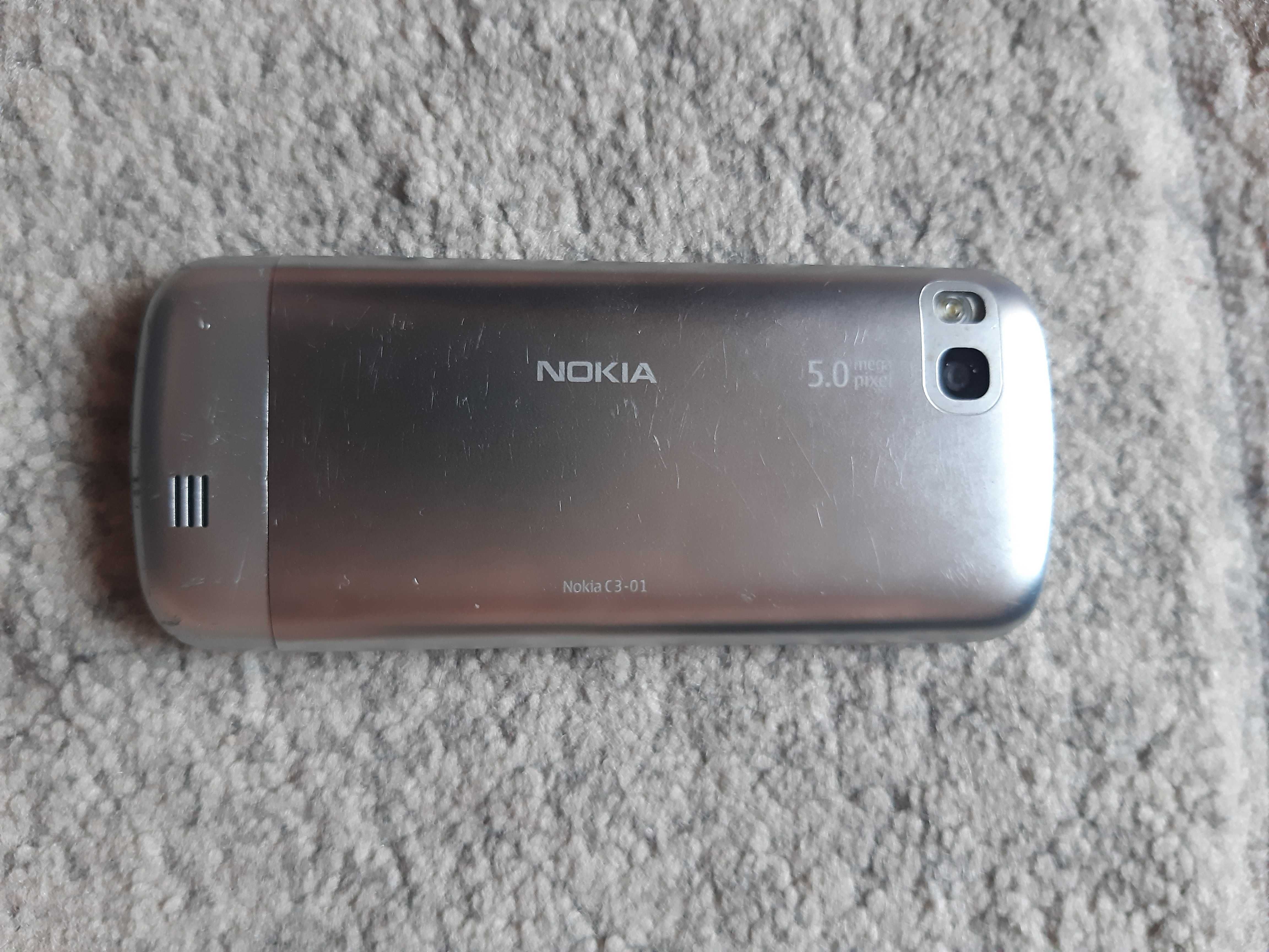 NOKIA C3-01, мобилен телефон със зарядно у-во