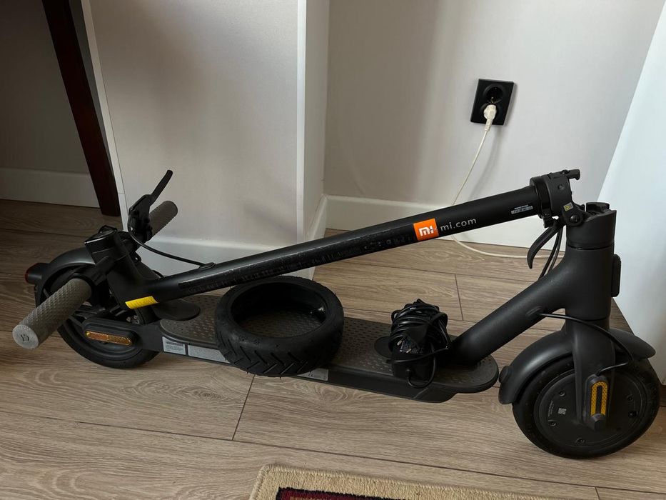 Продам Электросамокат Xiaomi Electric Scooter 1S черный