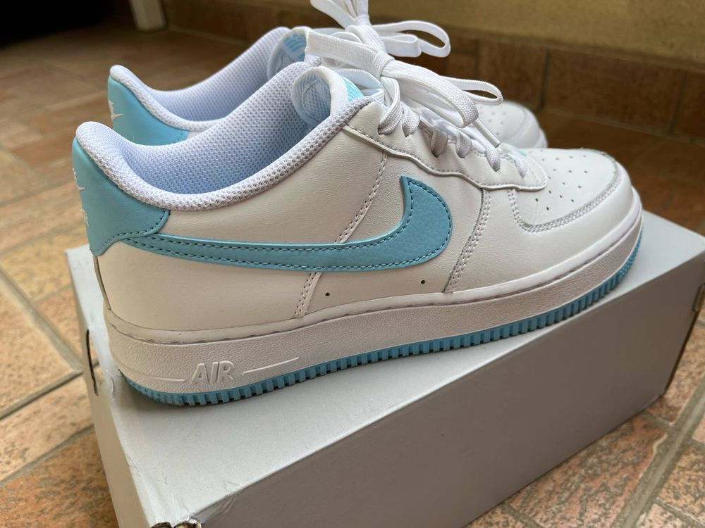 Nike air force 1 в бяло и светло синьо