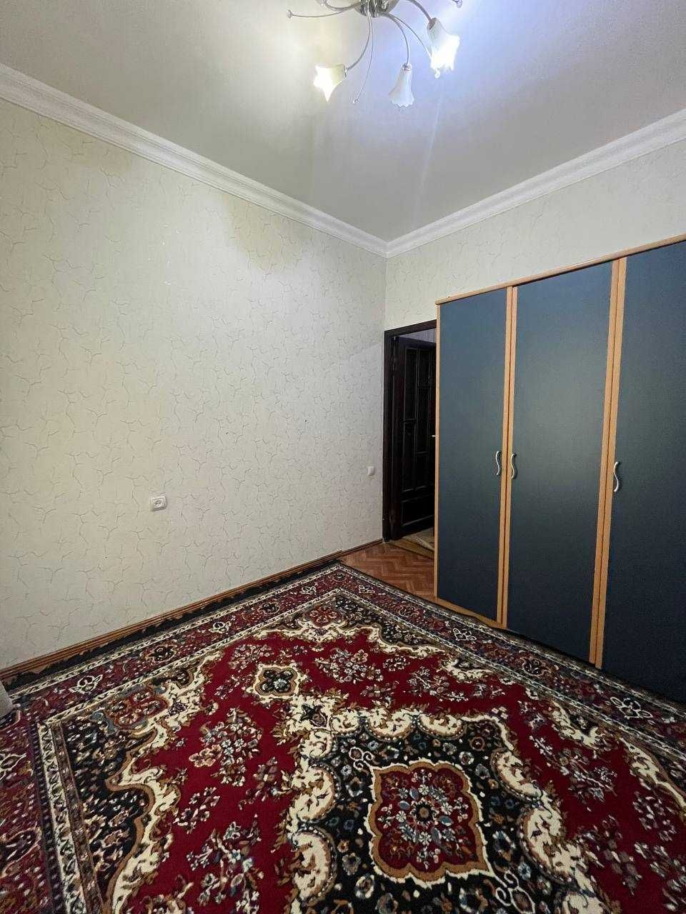 Продам 3 комнатную квартиру на Буюк Ипак Йули,М.Горький.