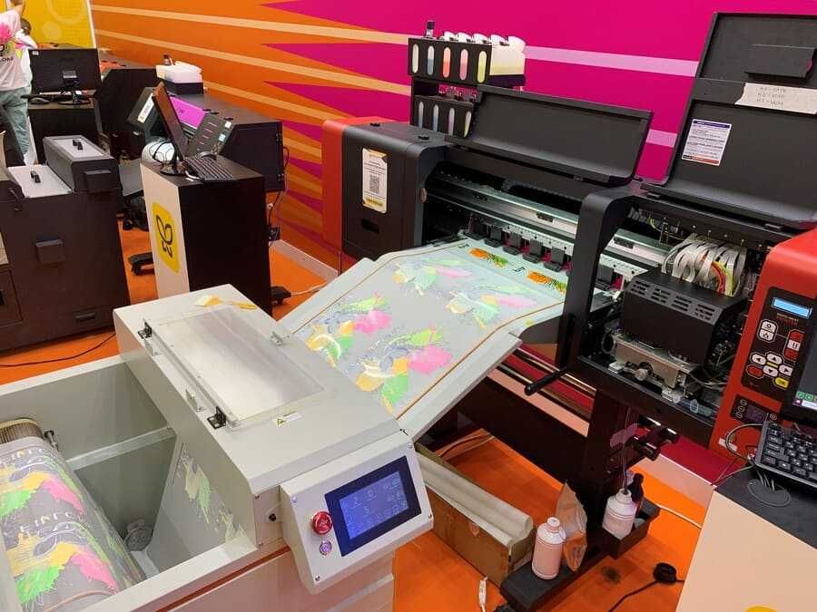 ДТФ Распечатка термо наклейки для одежды, погонный метр 2000 тг.