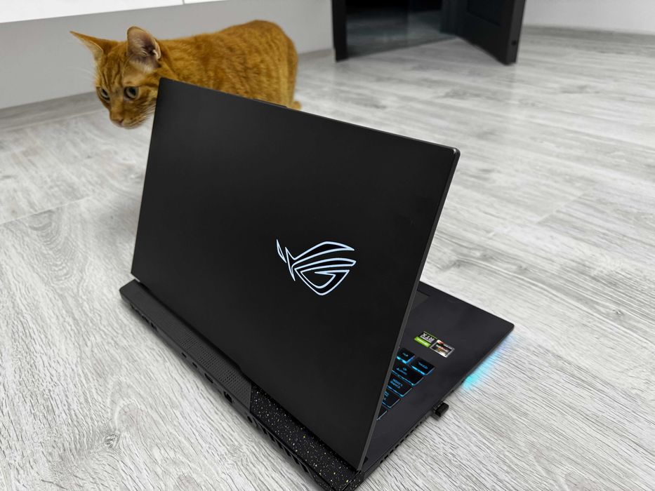 Laptop Gaming ASUS ROG Strix G17 G713RC cu 6800HS, 16GB DDR5, RTX 3050
