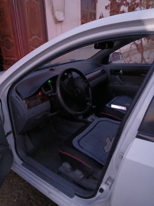 Lacetti  автомобили  сотилади