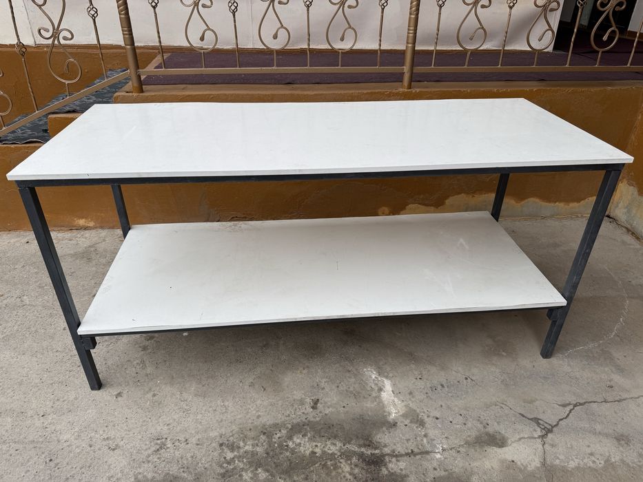 Стол для кафе и столовой