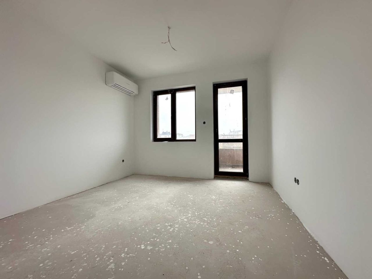 Продава се Тристаен апартамент в Горна Оряховица - 88 кв.м за 1410 €/кв.м - Снимка #2