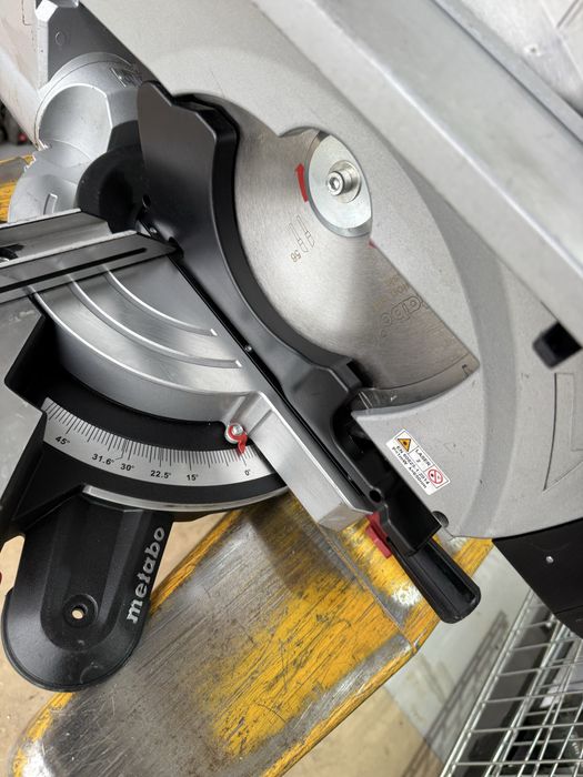Metabo KGT 305 M fierastrau circular electric de banc