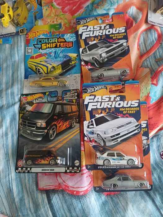 Machete Hot wheels sigilate de vânzare. Predare personala sau Easybox