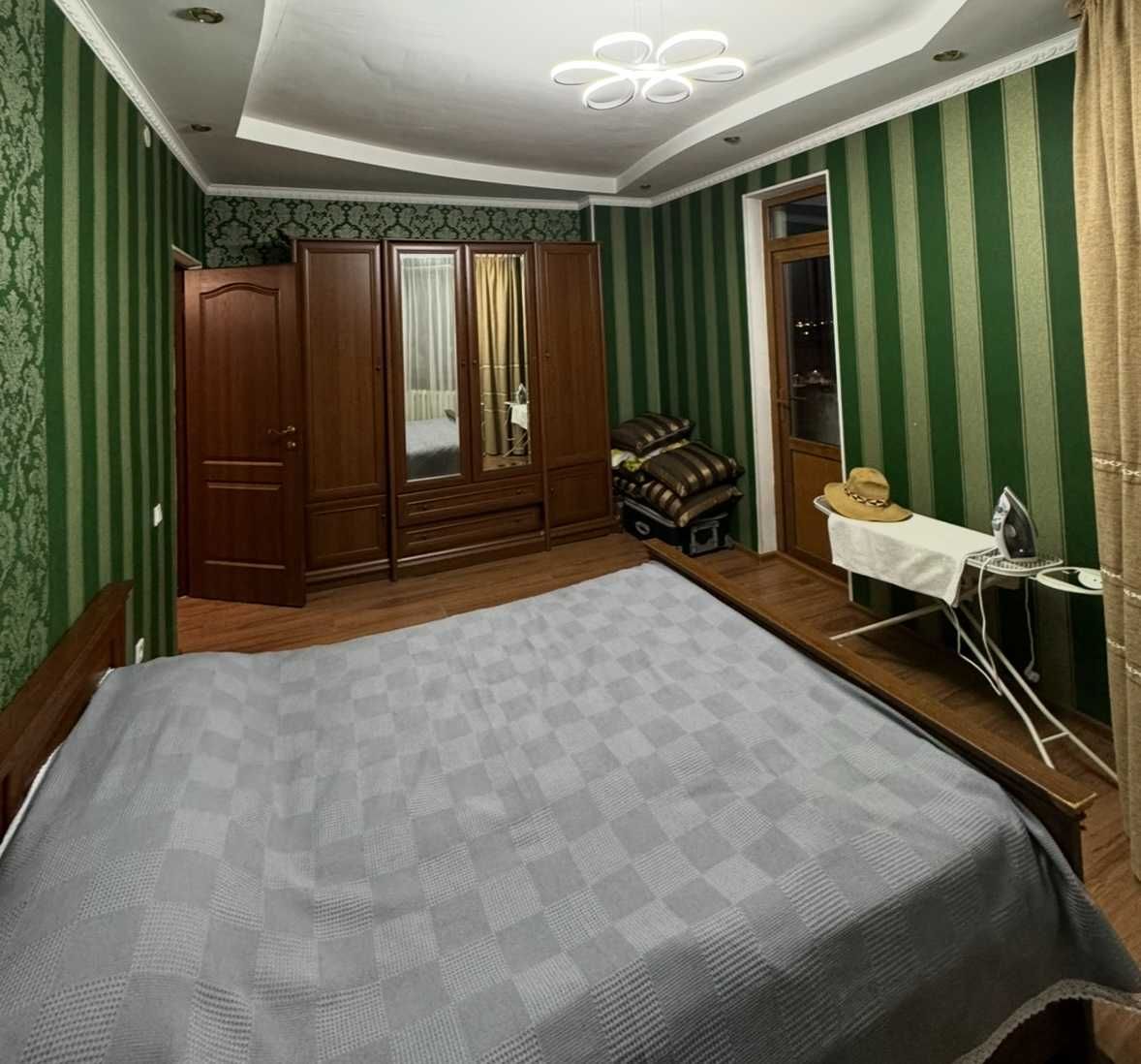 продаю б/у диван и спальную кровать