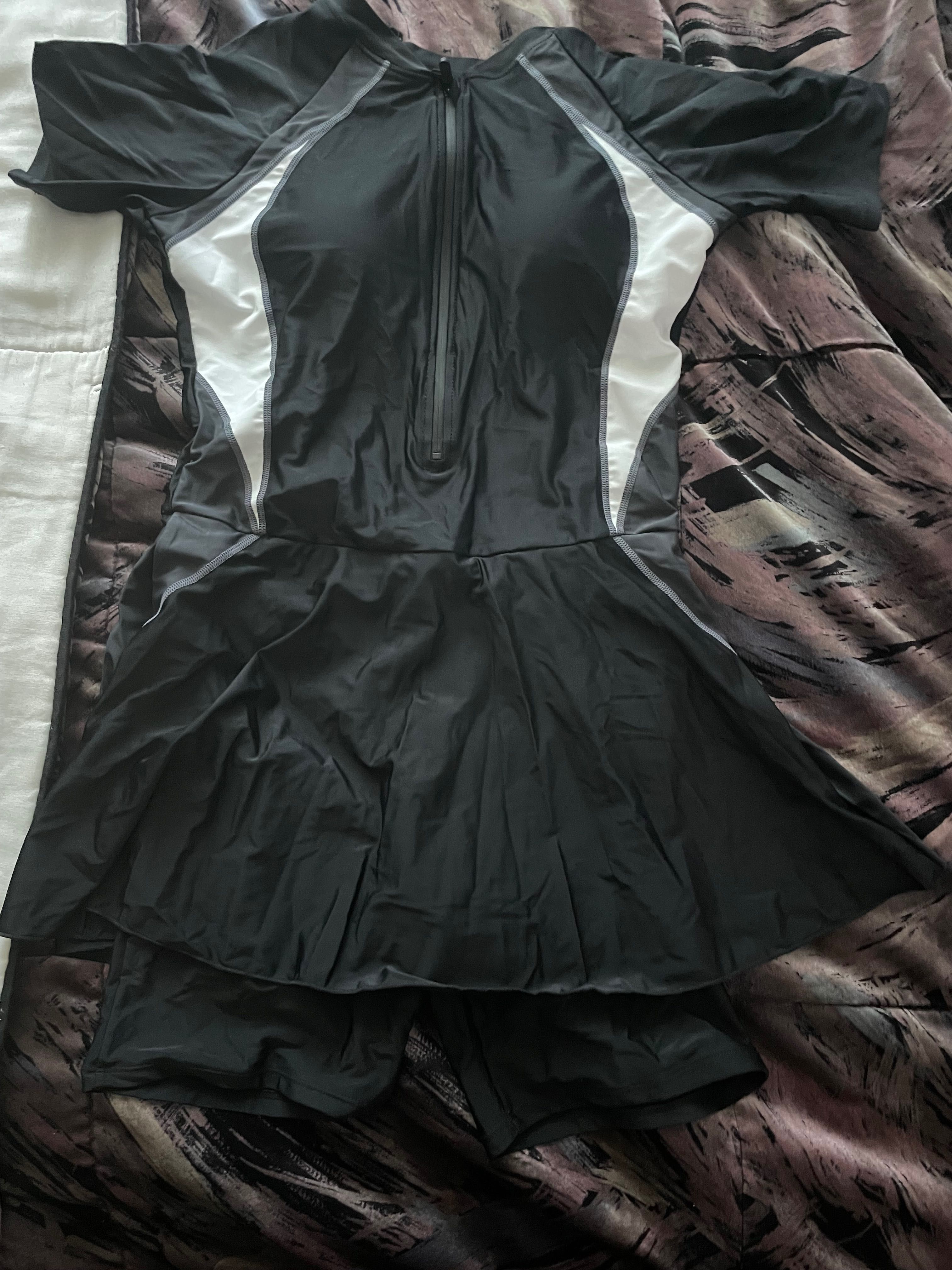 Vand costum de baie negru intreg,cu ambalaj ,negru,XL,fusta iegar