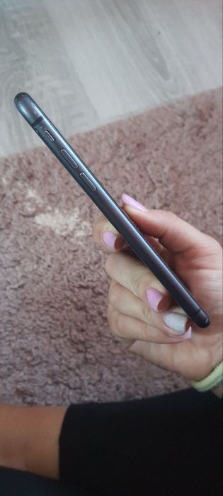 Продавам iphone 11 употребяван
