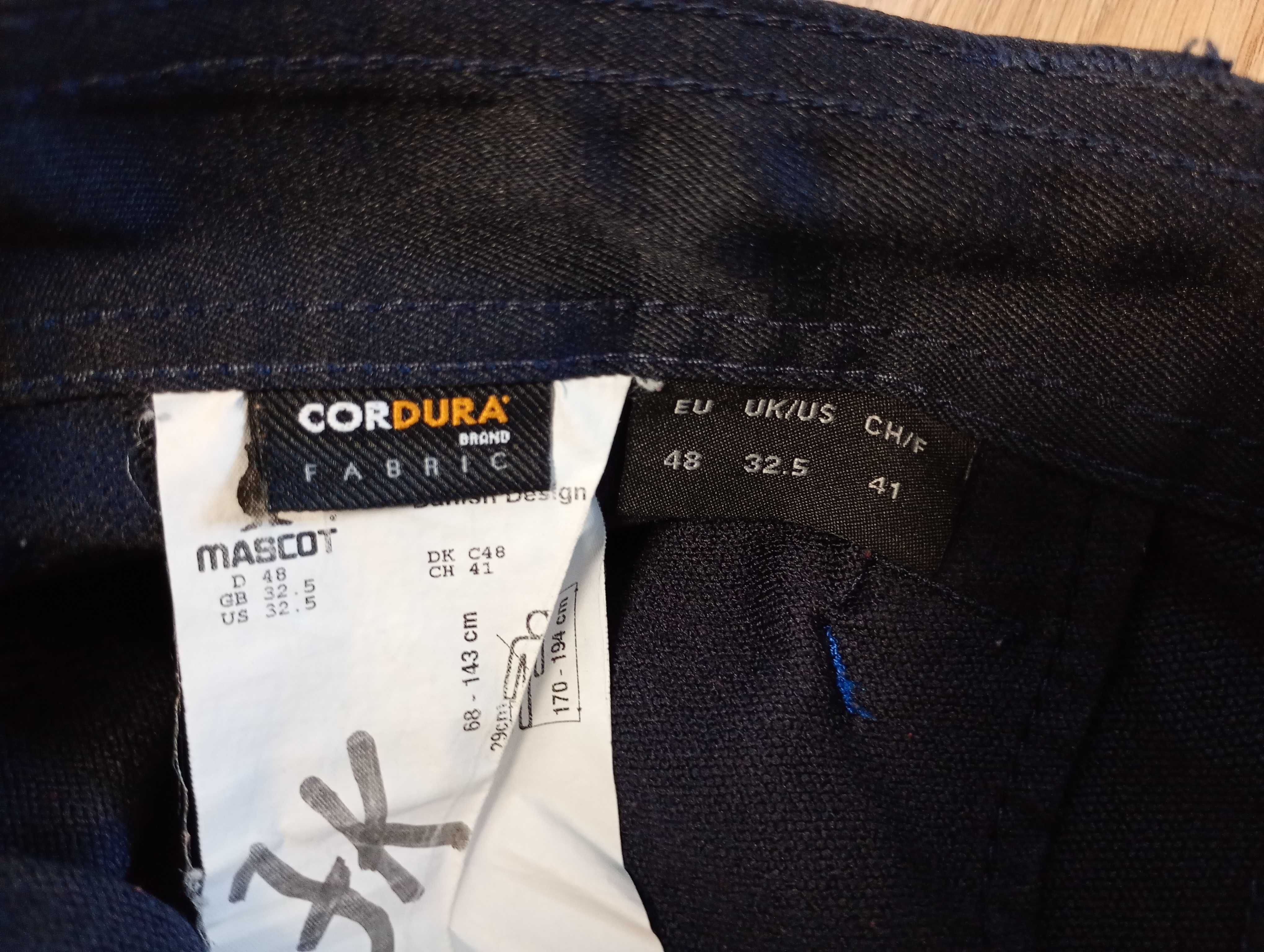Mascot Cordura къси работни панталони
Размер 48-L