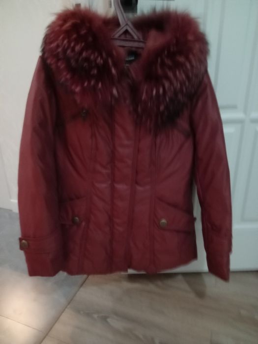 Пуховик женский с капюшоном,,46рр,,рост 155-165см