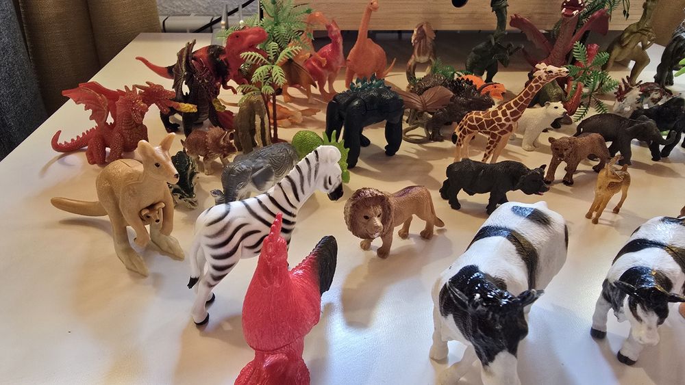 Продавам огромно количество детски играчки