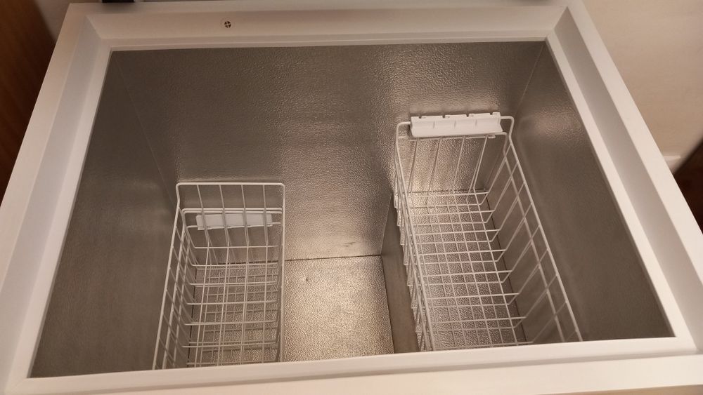 Vând lada frigorifica Zanussi 210 L