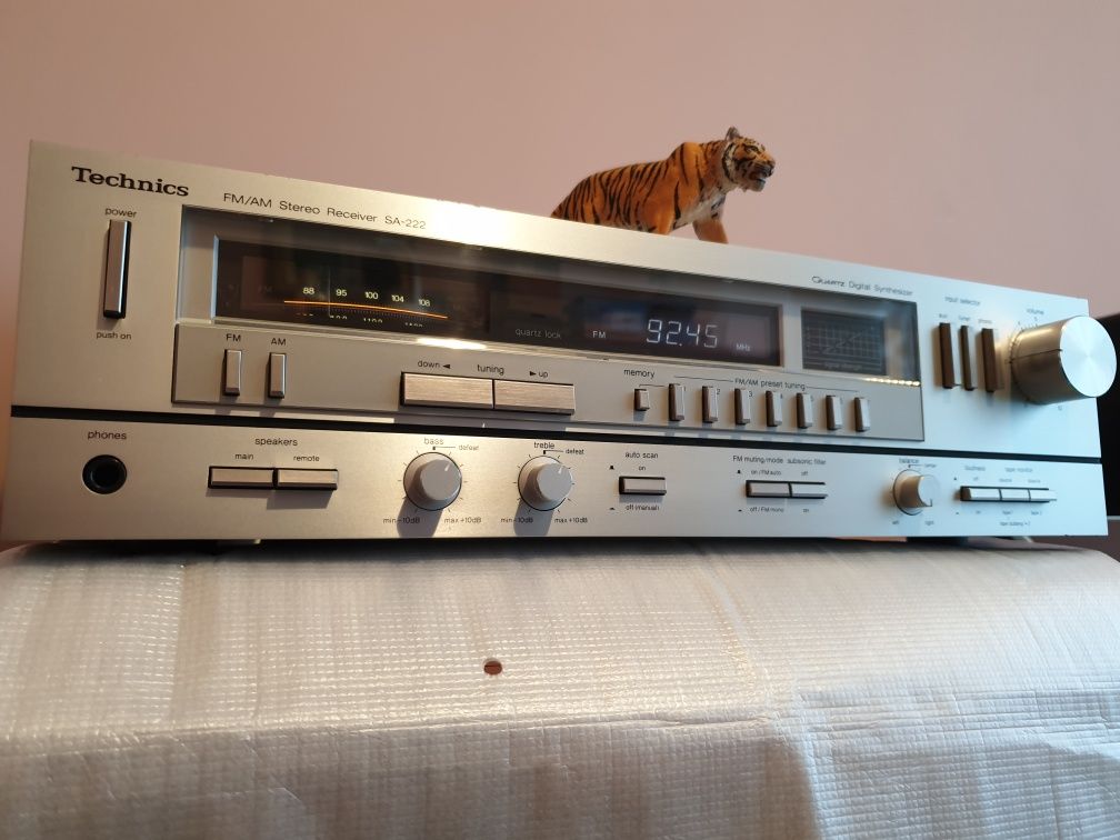 Technics SA-222. Receiver vintage superb. Sunet analogic de vis.