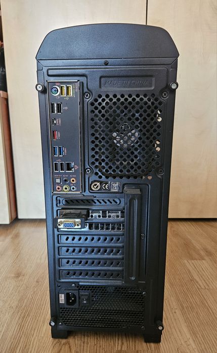 Vând calculator/PC gaming cu unitate și monitor