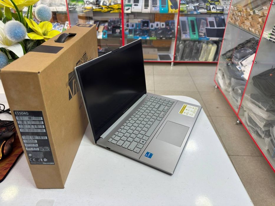 Asus i3 N305 8GB 256SSD FHD