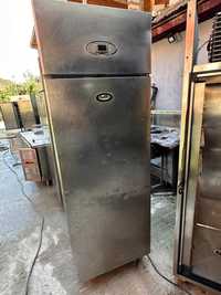 Професионален хладилник /Хладилен шкаф за месо с каси