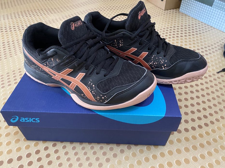 Продам кроссовки волейбольные Asics, 37