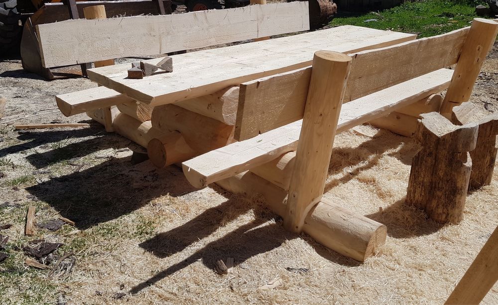 Masa din lemn rotund