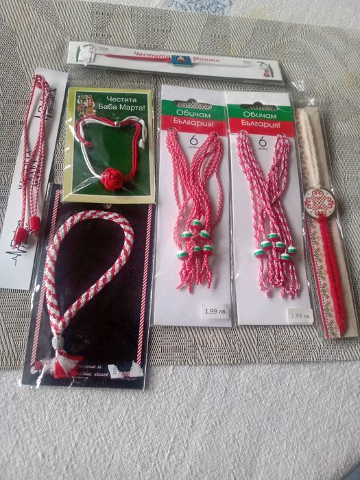 Мартеници на символична цена