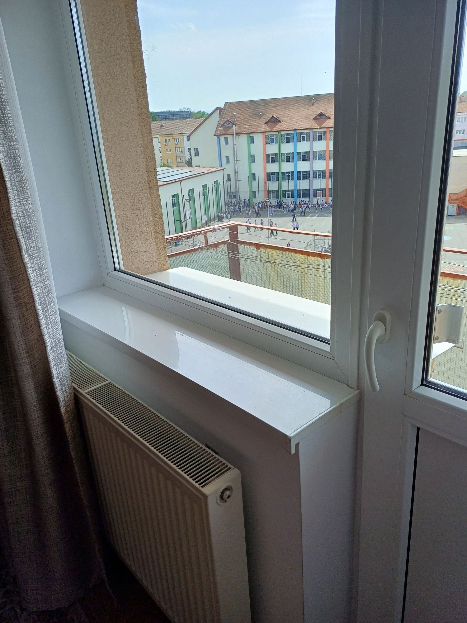 Închiriez apartament