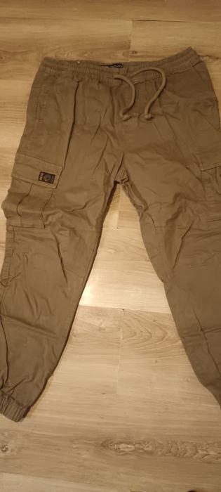 Pantaloni Zara 250 lei