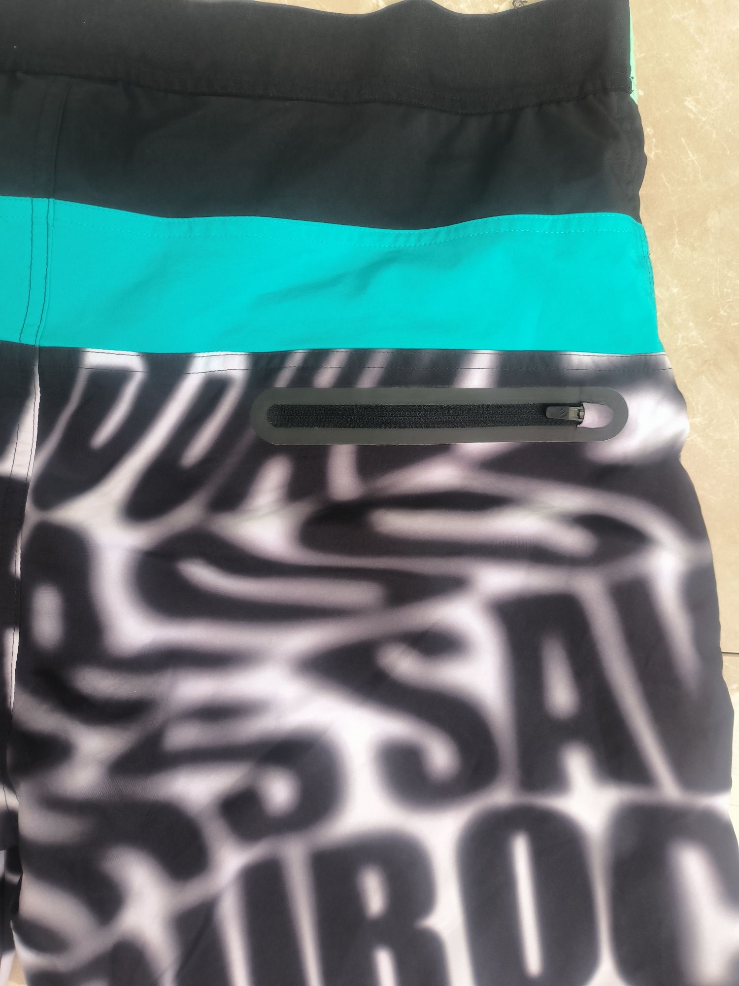 Adidas шорти за плаж L размер