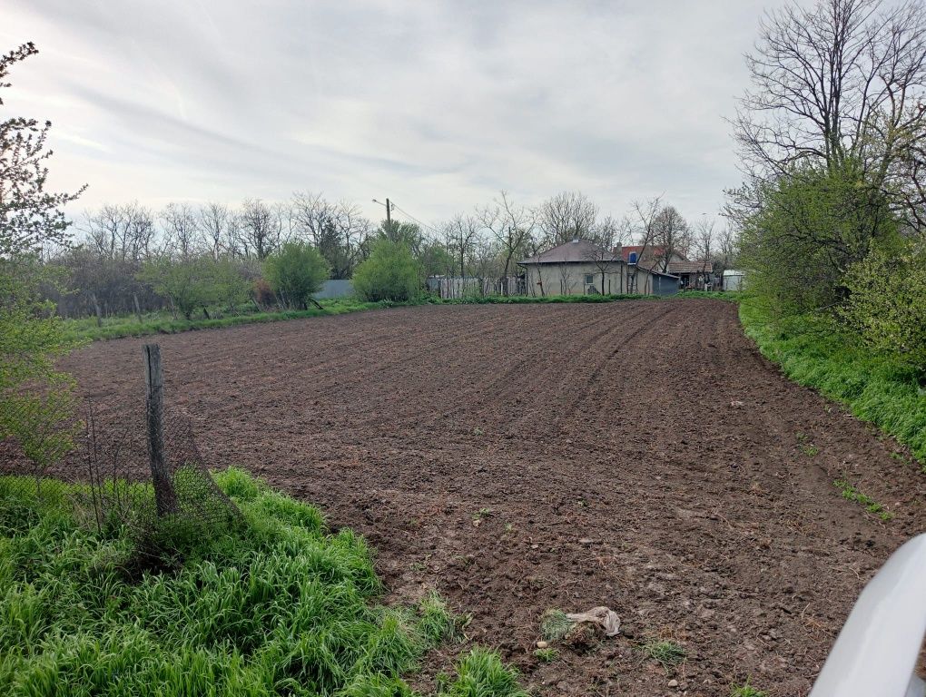 Vând teren 1500m2