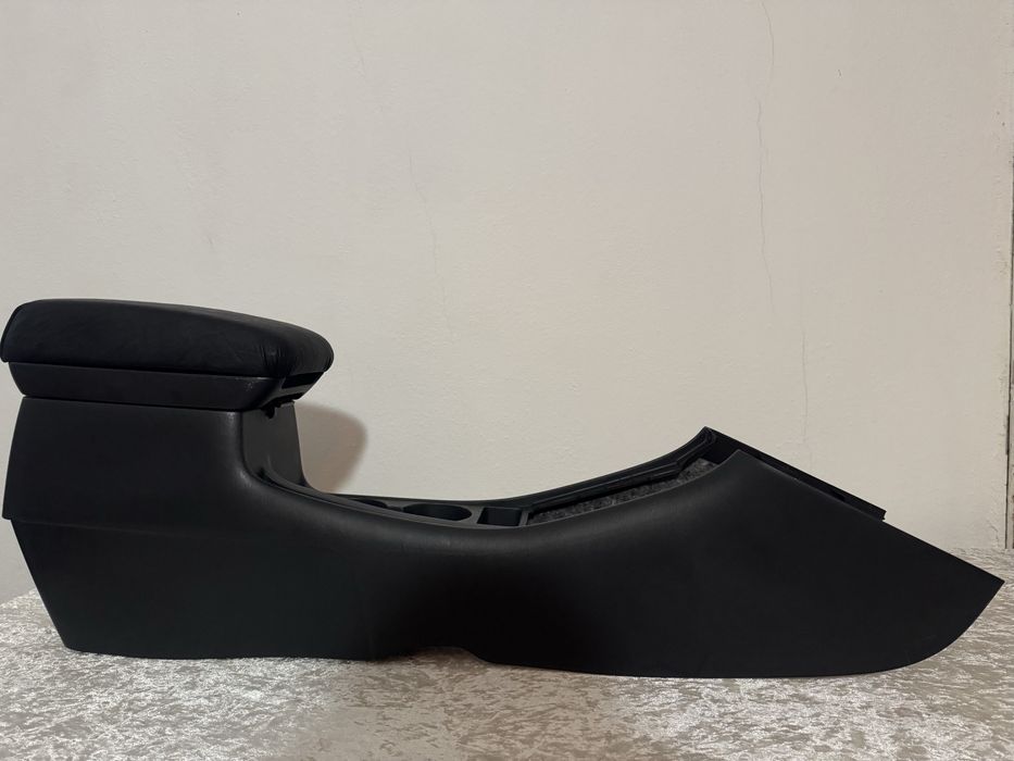 Подлакътник Toyota Corolla E12 Hatchback (11.2001 г. - 02.2007 г.)