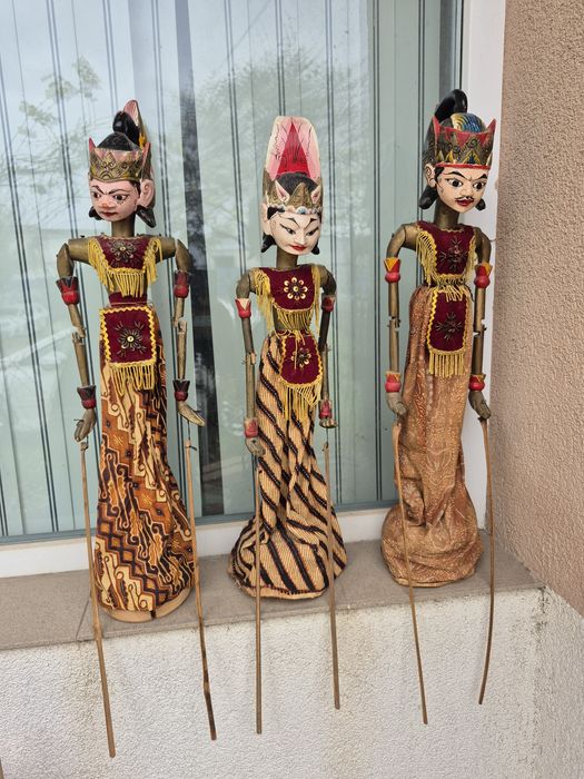Vând 3 papusi statuie lemn,scluptate pictate manual ,made Indonezia