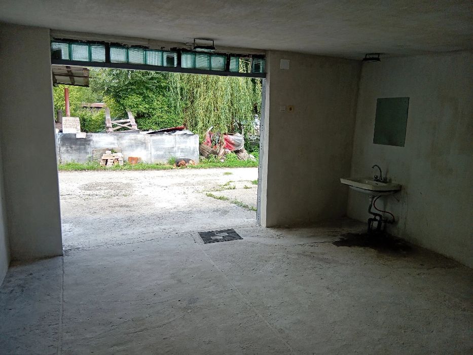 Garaj mare Vulcan+ 2 anexe  teren proprietate