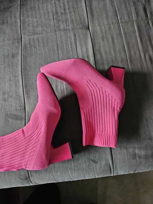 Дамски боти с еластичен ботуш