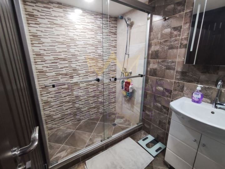 Дава се под наем Тристаен апартамент в Варна, ВИНС - 70 кв.м за 800 € - Снимка #9