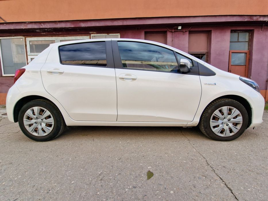 Toyota Yaris Hybrid  2016