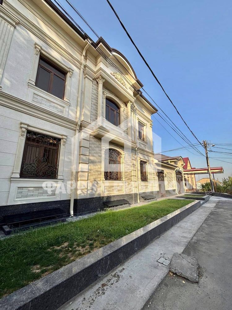 Буюк Ипак Йули 3 сотки  450м2 3 уровня