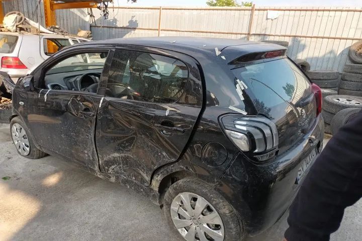 caseta de directie  broasca stanga dreapta fata spate kit ambreiaj volanta Peugeot 108, an 2018, motor 1.2 benzina 82cp, cod motor HM01,  dezmembrez