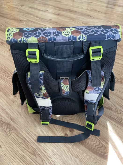 Ученическа чанта / раница