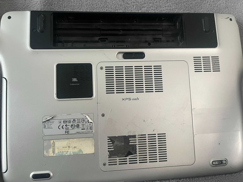 Laptop Dell Xps L502X  i7 porneste nu afiseaza nimic sau dezmembrez