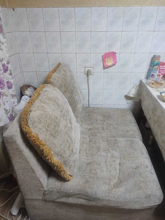 Софа-диван с выдвигающимся ящиком