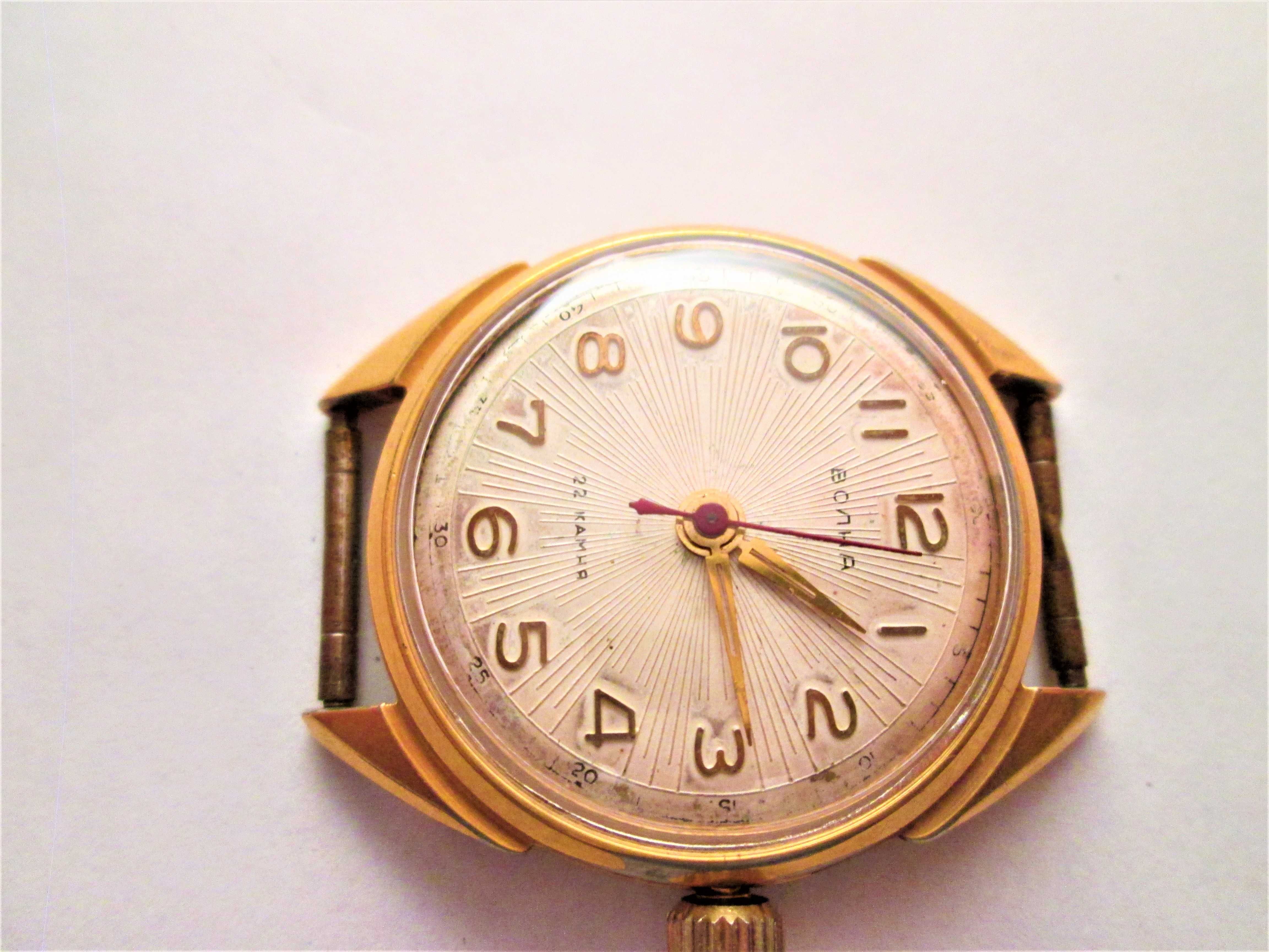 ceas VOLNA pe cadran scris in Rusa