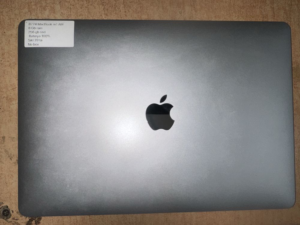 MacBook Air M1 8/256