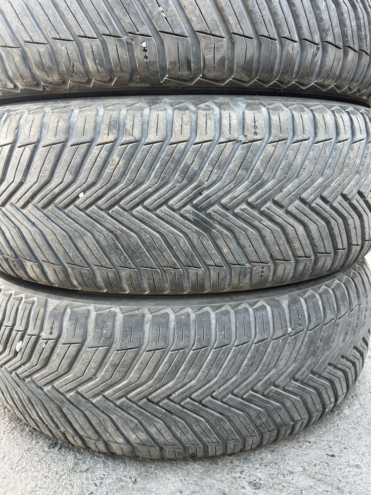 225.60.R17 Michelin.Сотилади.