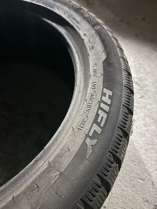 Продается шины 245/45/18 зимний шины  Hifly