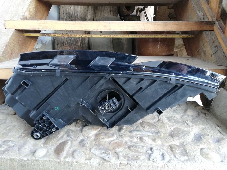 Фар Шкода Октавиа десен LED/Фар Skoda Octavia FULL LED