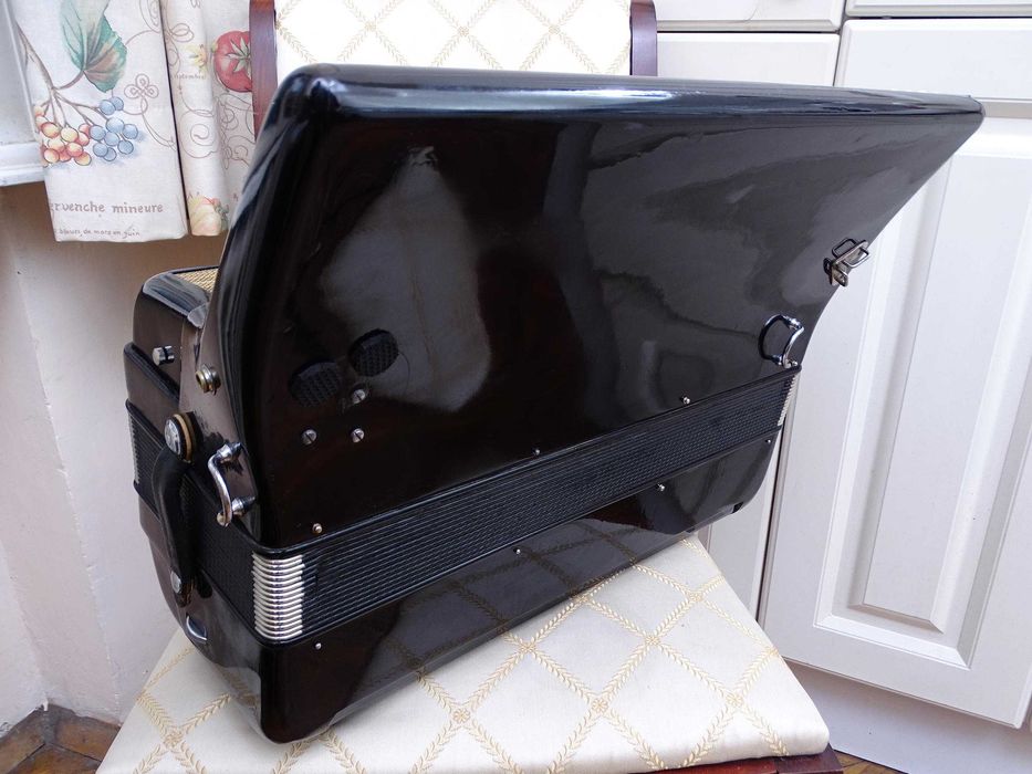 Италиански акордеон CONCORDIA Italia - 120 баса