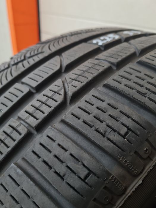 Зимни гуми 4 броя PIRELLI SottoZero 225 55 R17 дот 3321